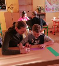 Školní akce zaměřená na posílení spolupráce s rodiči sociálně znevýhodněných žáků - tvoření s rodiči